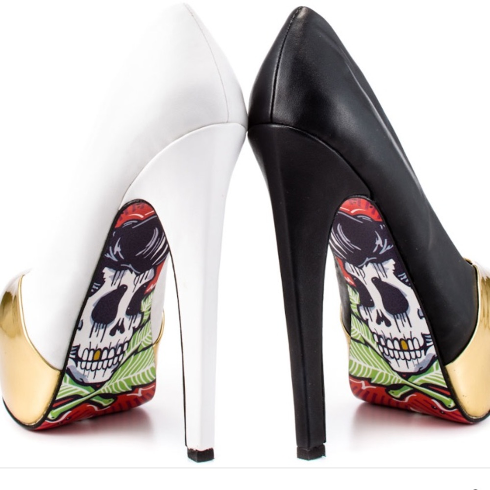 Taylor says vegvis black and white pumps